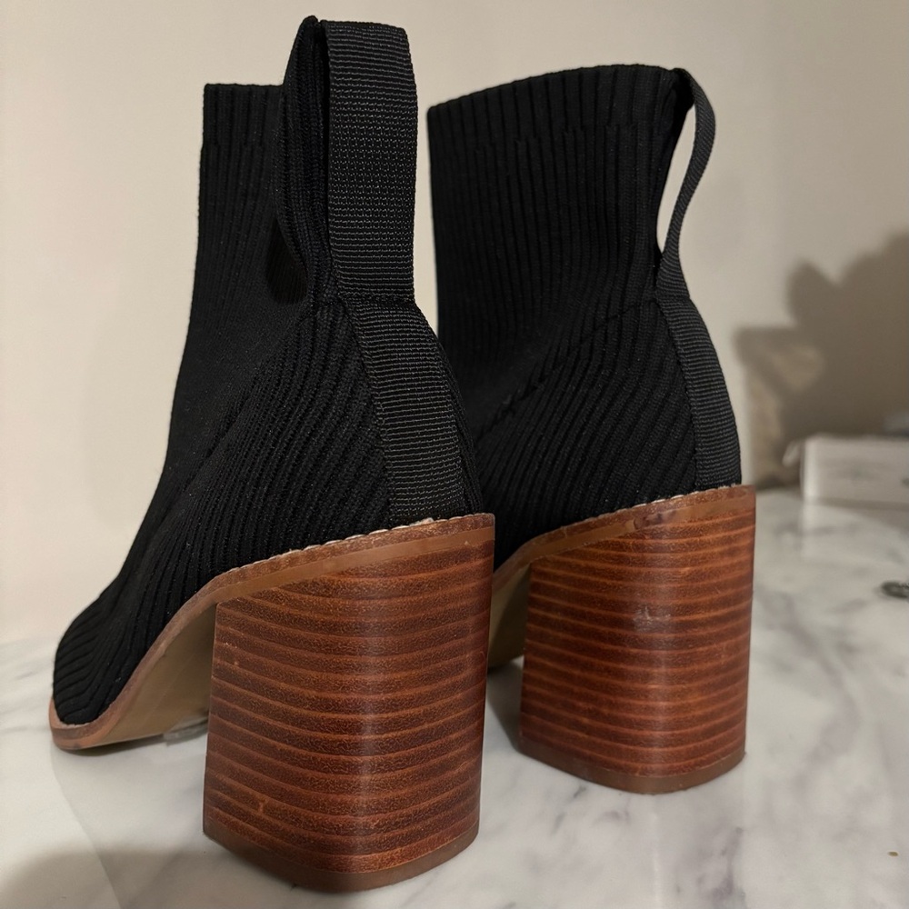 NWT Steven by Steve Madden Black Ribbed Ankle Boots - Picture 3 of 4